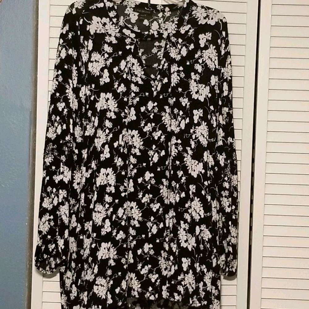 Lane Bryant gauze-like keyhole neck tunic